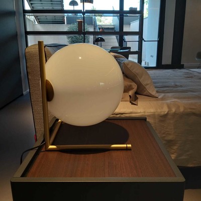 Ic t2 hot sale table lamp